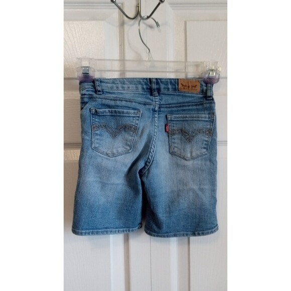 Levi light wash knee length jean shorts - Picture 3 of 3